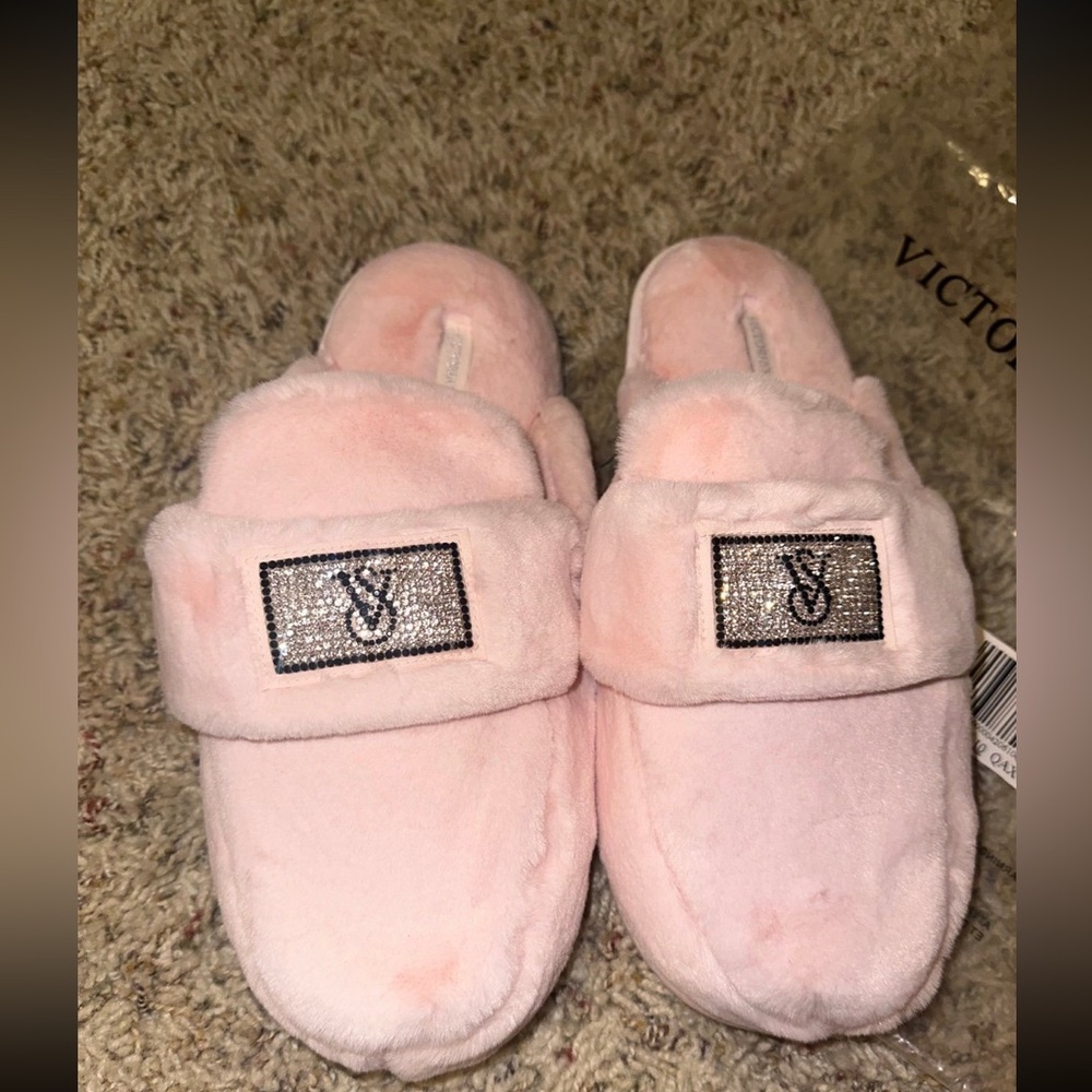 Sexy 🩷✨Victoria’s Secret size small sexy shiny diamond studded slippers